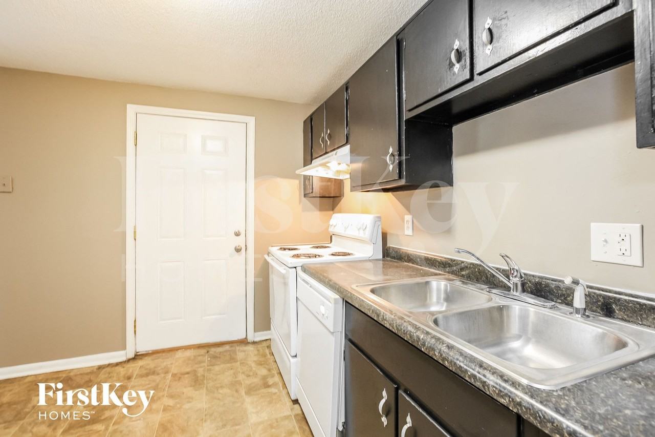 9015 Caminito Ct - Photo 4 of 15