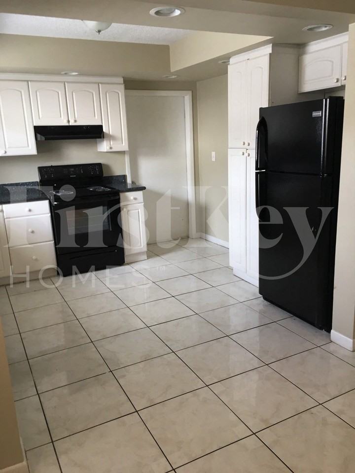 6650 Allen St - Photo 3 of 8