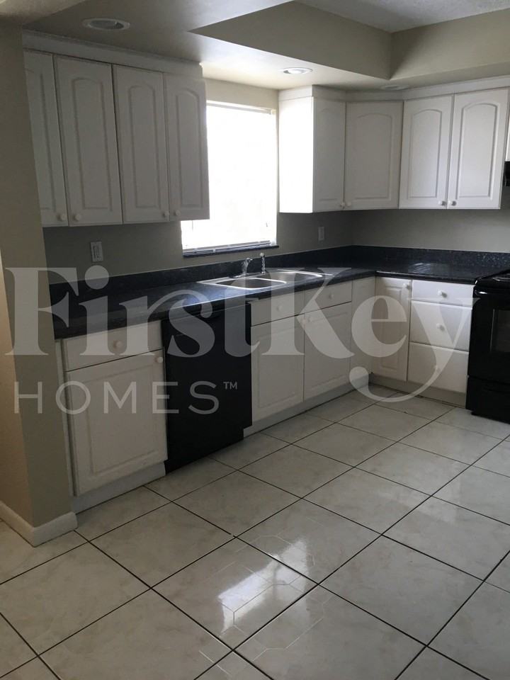 6650 Allen St - Photo 4 of 8