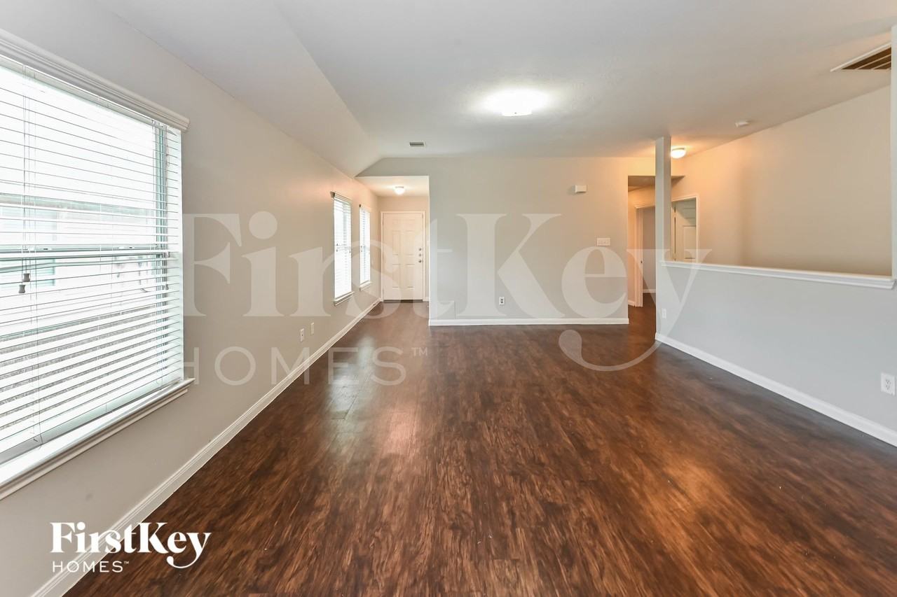 2343 Gianna Way - Photo 4 of 13