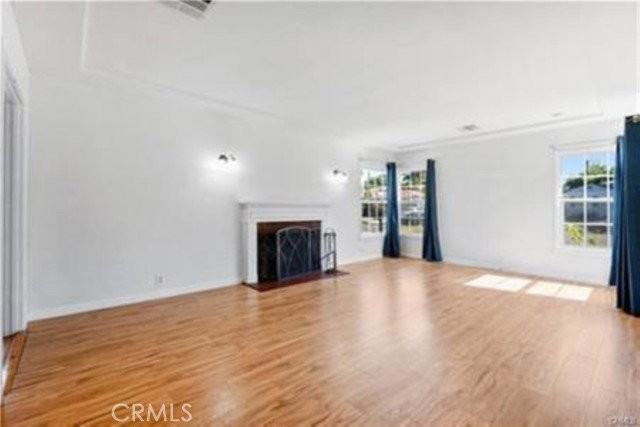 15235 La Maida St - Photo 4 of 8