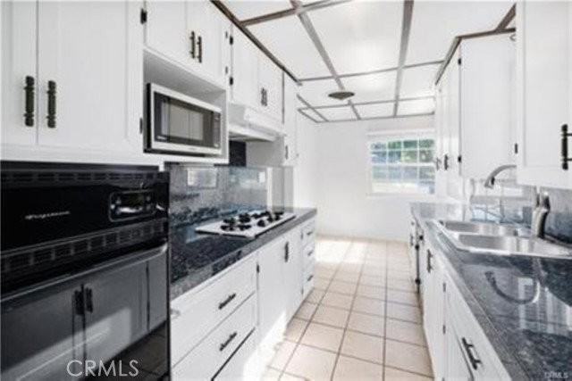 15235 La Maida St - Photo 5 of 8