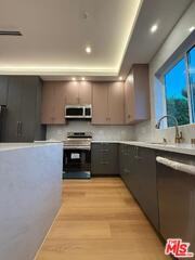 6532 Varna Ave - Photo 6 of 8