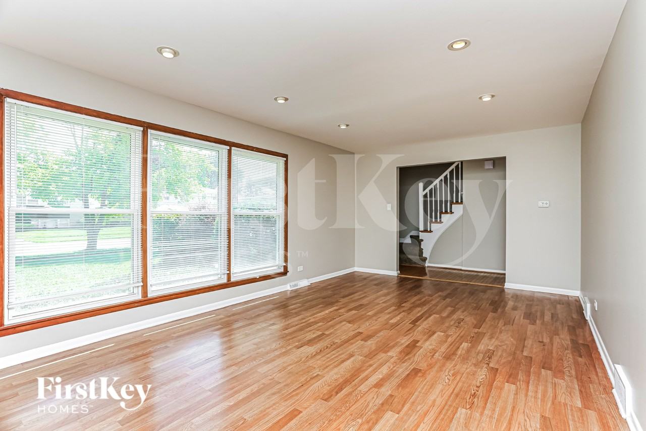15906 Avalon Ave - Photo 3 of 16