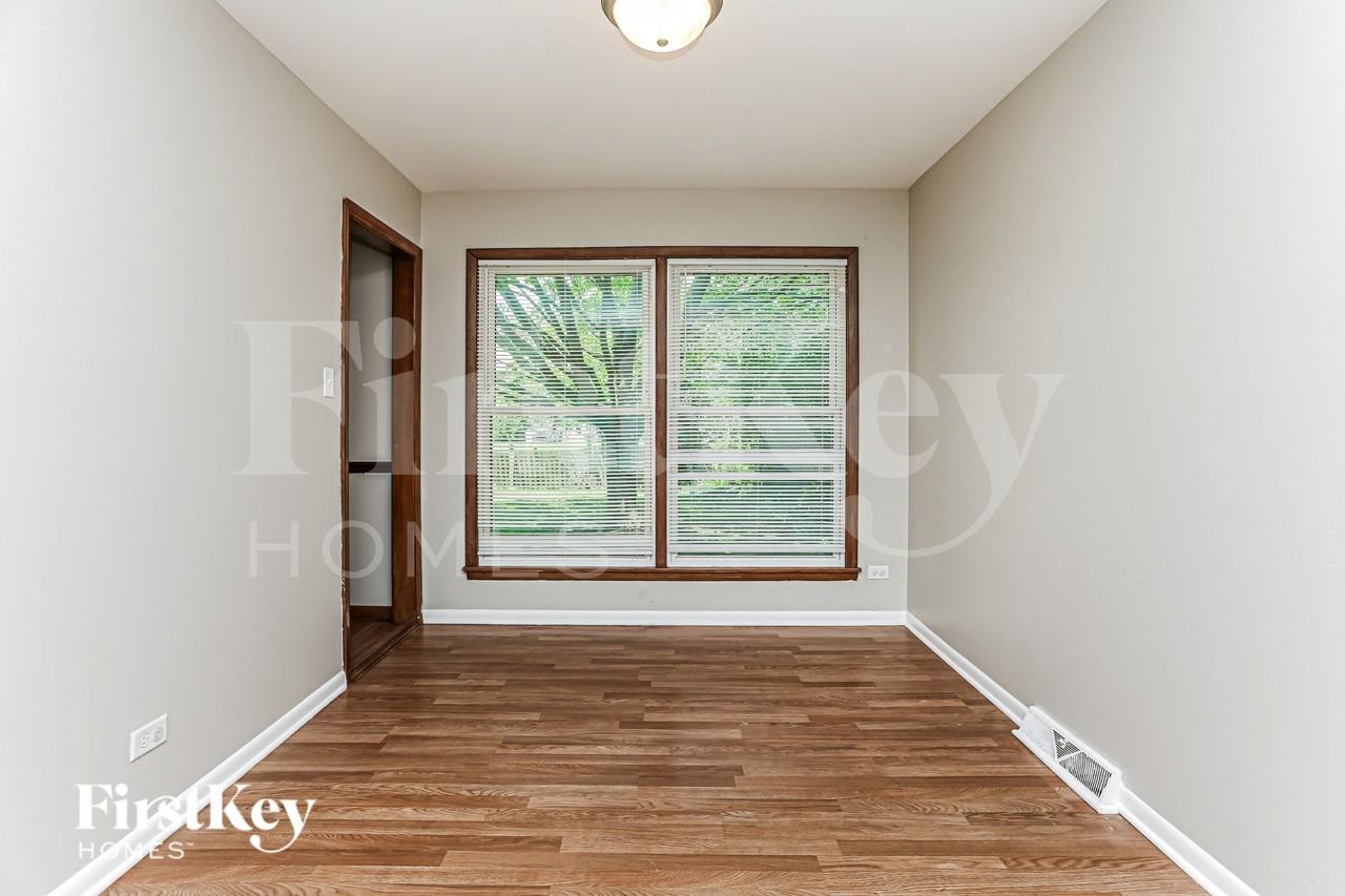 15906 Avalon Ave - Photo 4 of 16