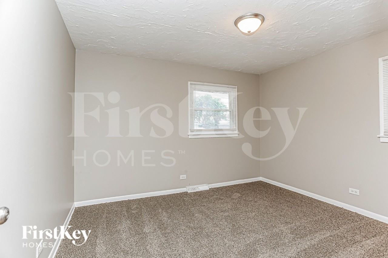 15906 Avalon Ave - Photo 6 of 16