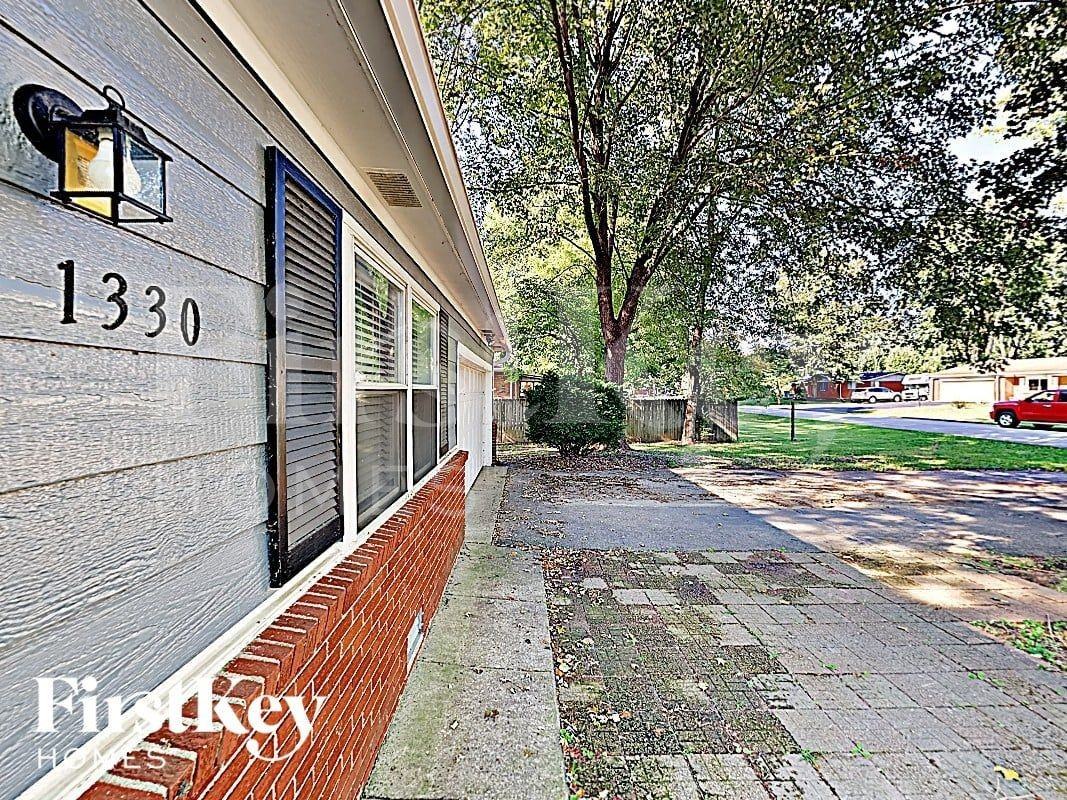 1330 Twilight Dr - Photo 3 of 16