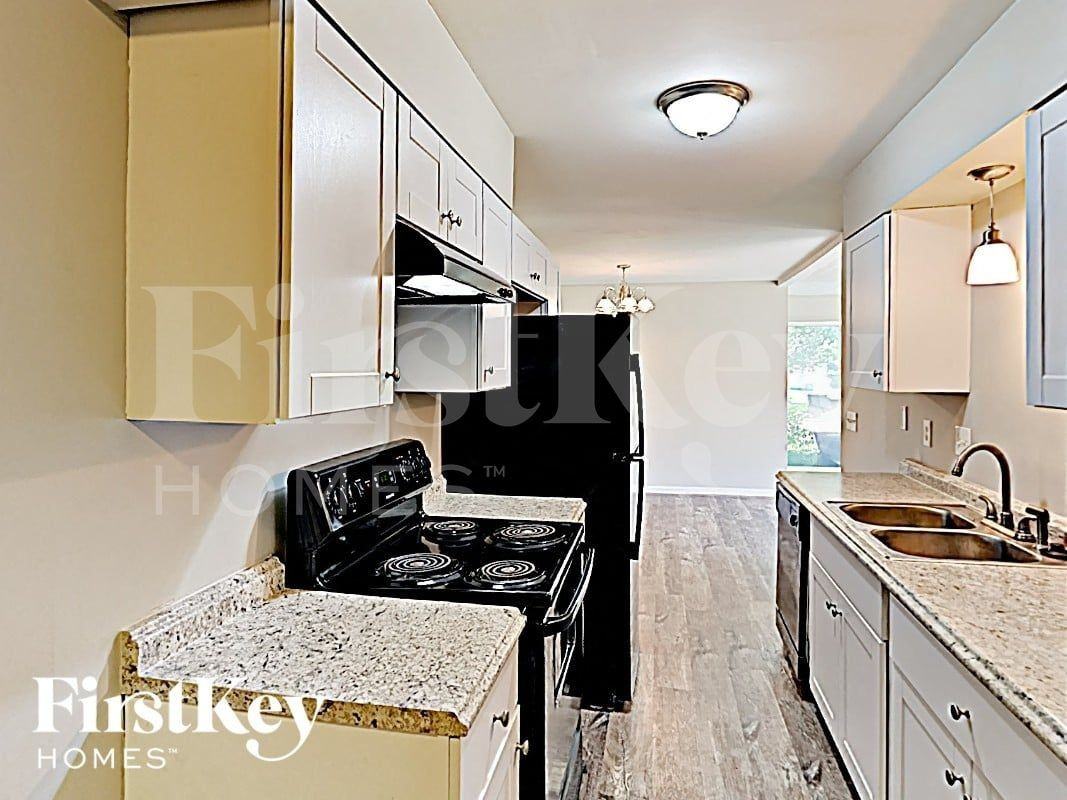 1330 Twilight Dr - Photo 5 of 16