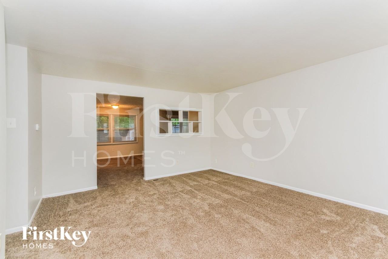 11048 Mcdowell Dr - Photo 3 of 16