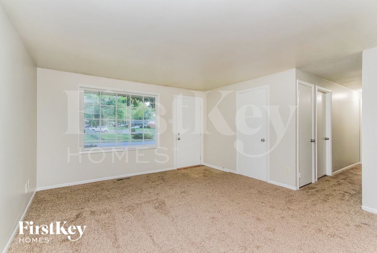 11048 Mcdowell Dr - Photo 4 of 16