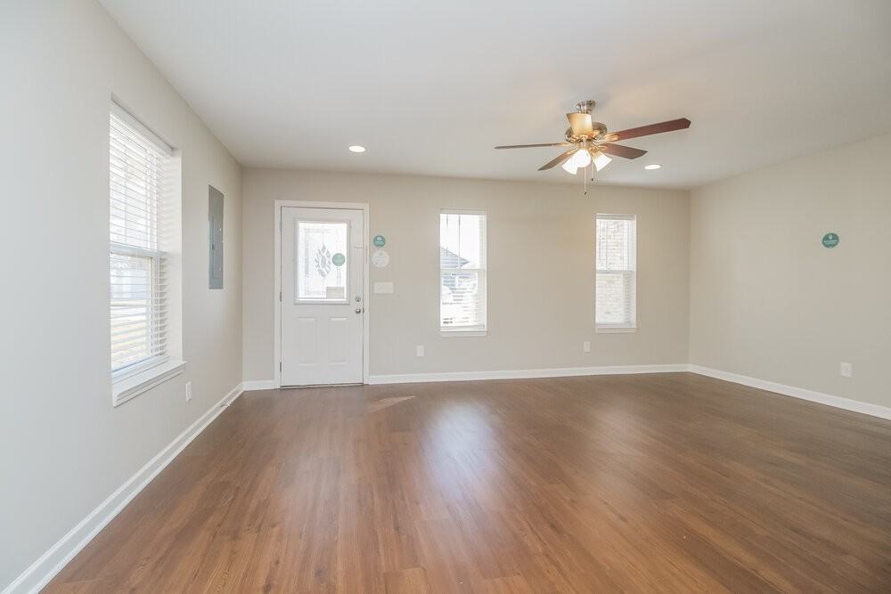 328 Schoolhouse Ct - Photo 3 of 16