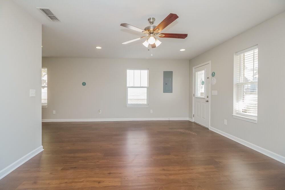 328 Schoolhouse Ct - Photo 4 of 16