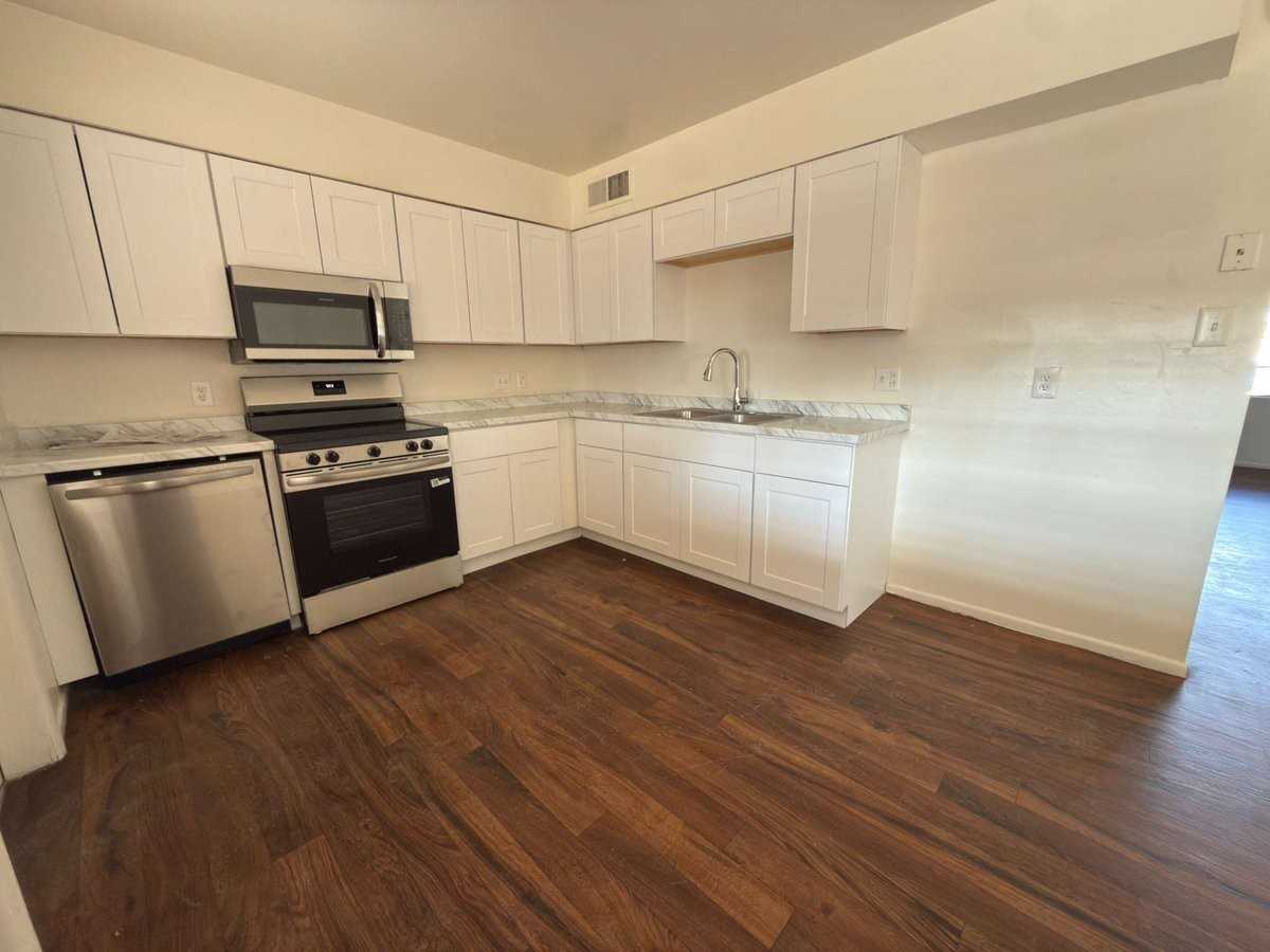 7010 N 34th Ave - Photo 3 of 22