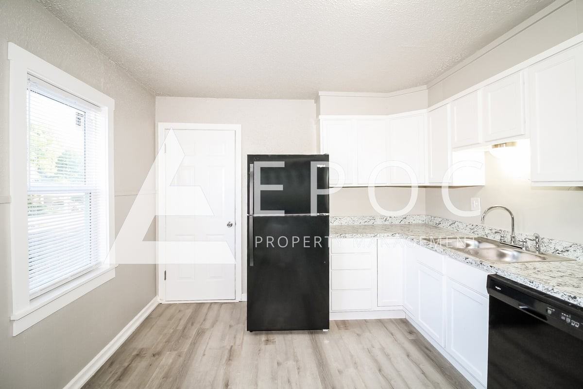 3010 N Fonshill Ave - Photo 3 of 15