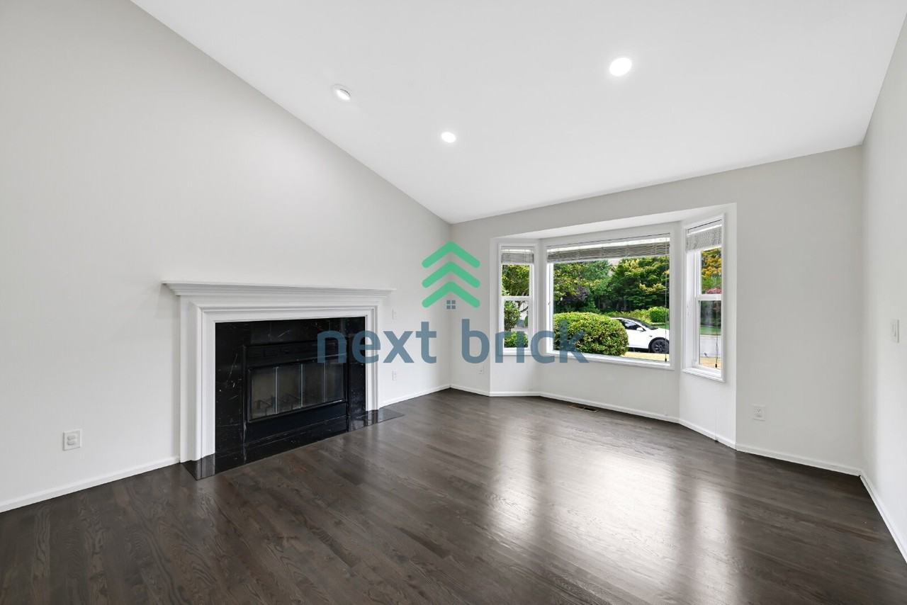 2606 161st St Se - Photo 3 of 25