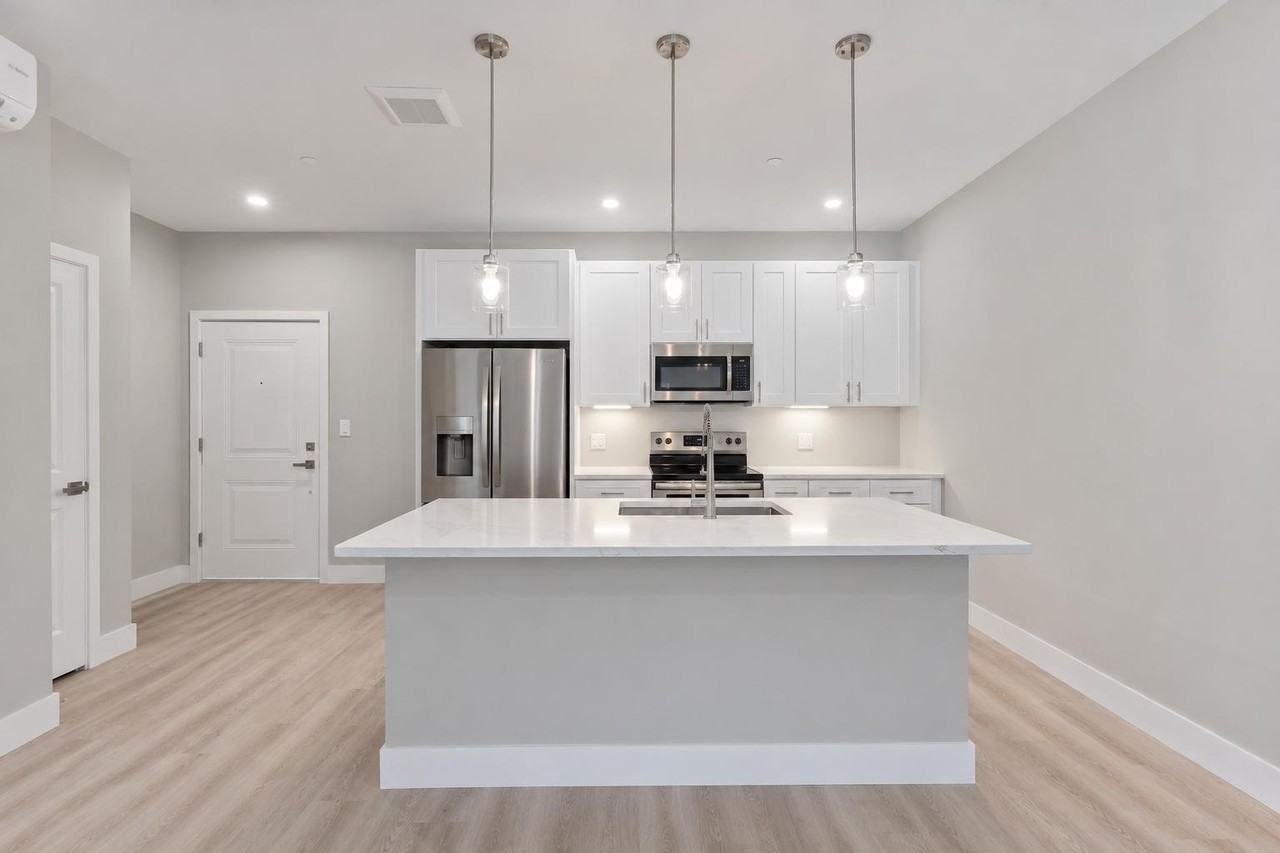 298 Main St #2E - Photo 5 of 37