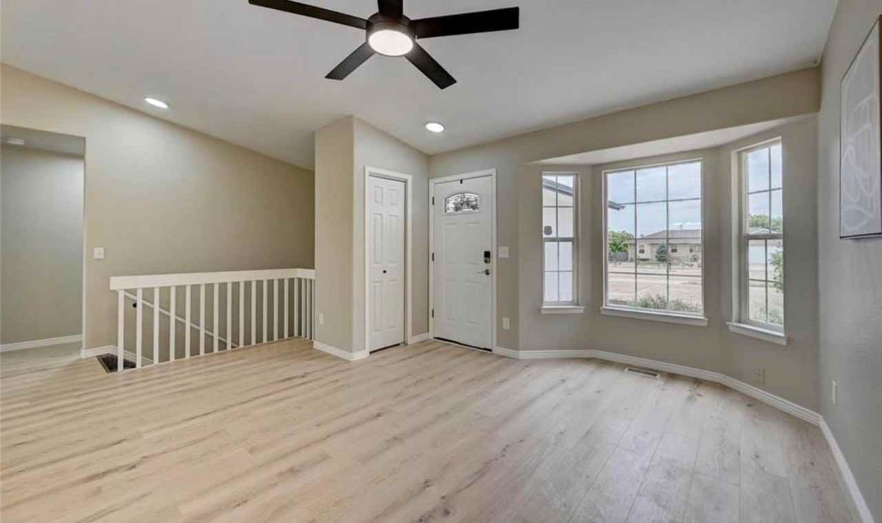 771 N Ravencliff Dr - Photo 3 of 14