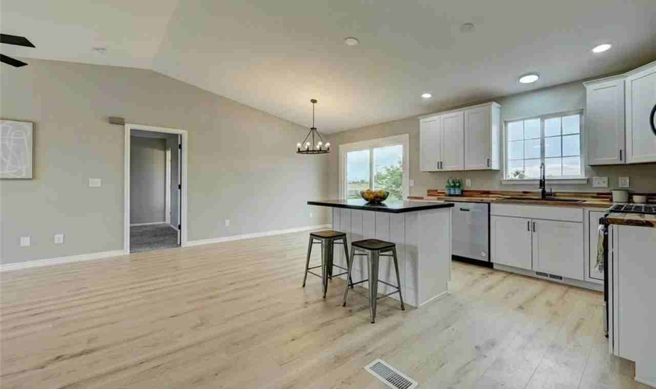 771 N Ravencliff Dr - Photo 5 of 14