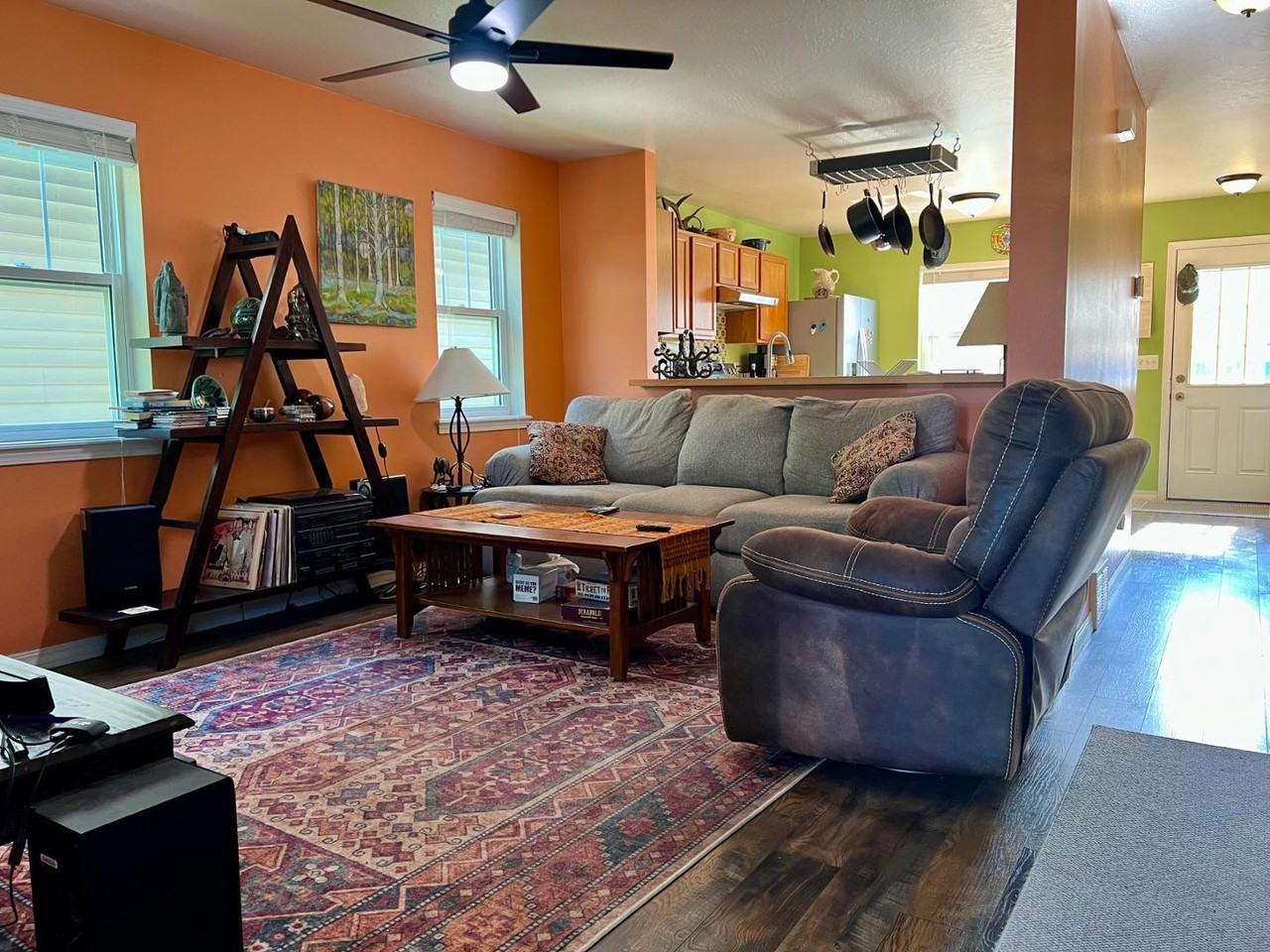 1344 Bulwer St - Photo 2 of 18
