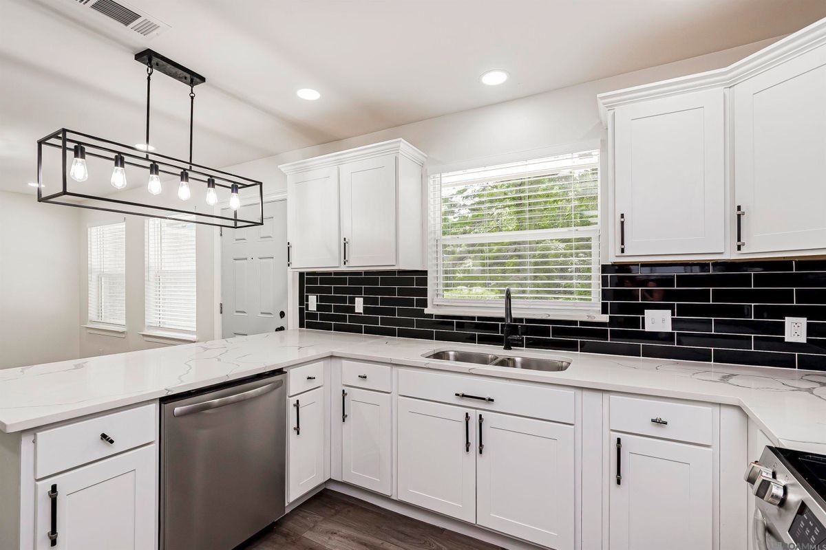 5255 Breckenridge Ave - Photo 4 of 20