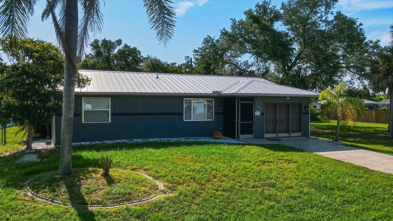 1326 Birchcrest Blvd - Photo 2 of 17