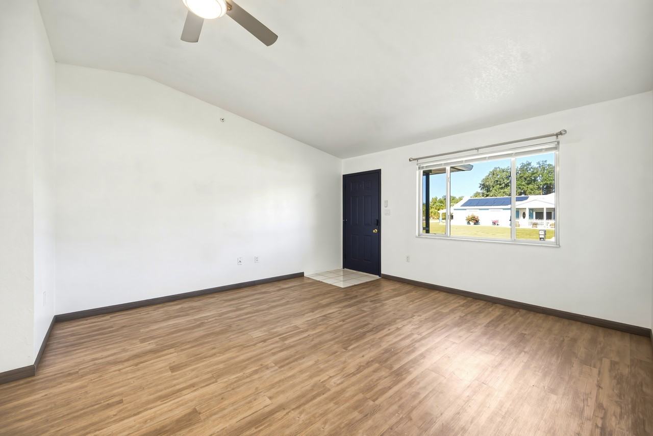 1326 Birchcrest Blvd - Photo 5 of 17