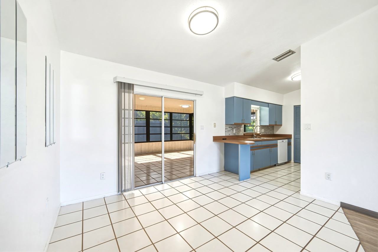 1326 Birchcrest Blvd - Photo 7 of 17