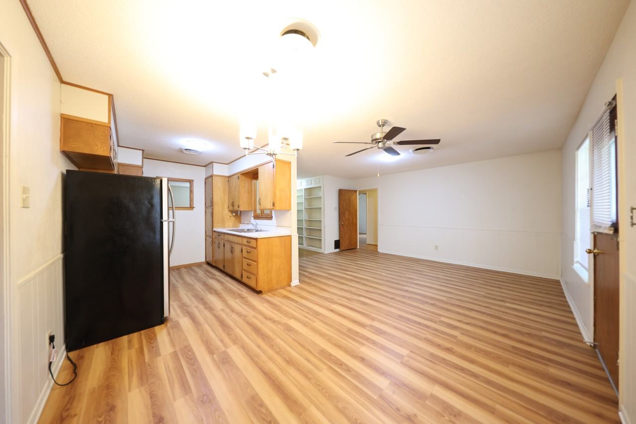 1217 Meadow Dr - Photo 4 of 23