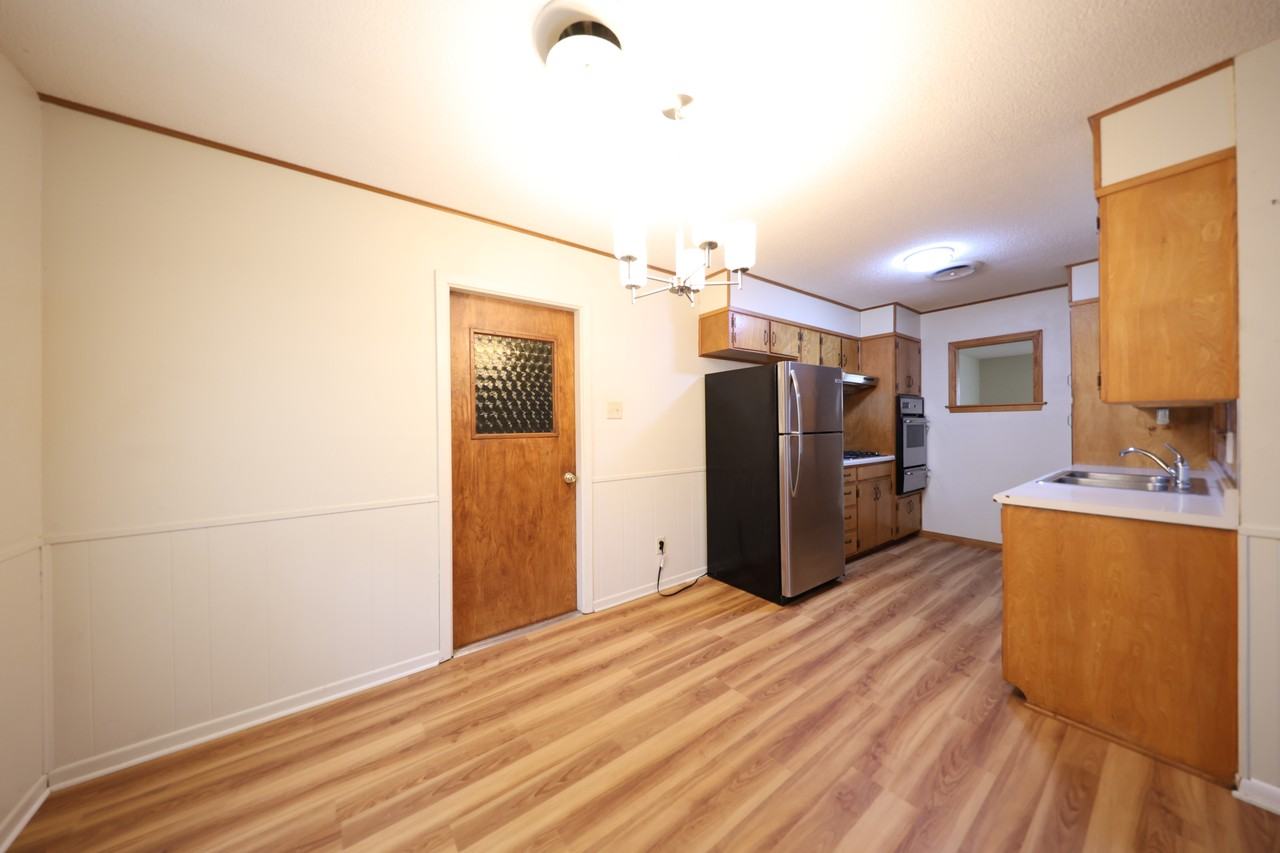1217 Meadow Dr - Photo 5 of 23