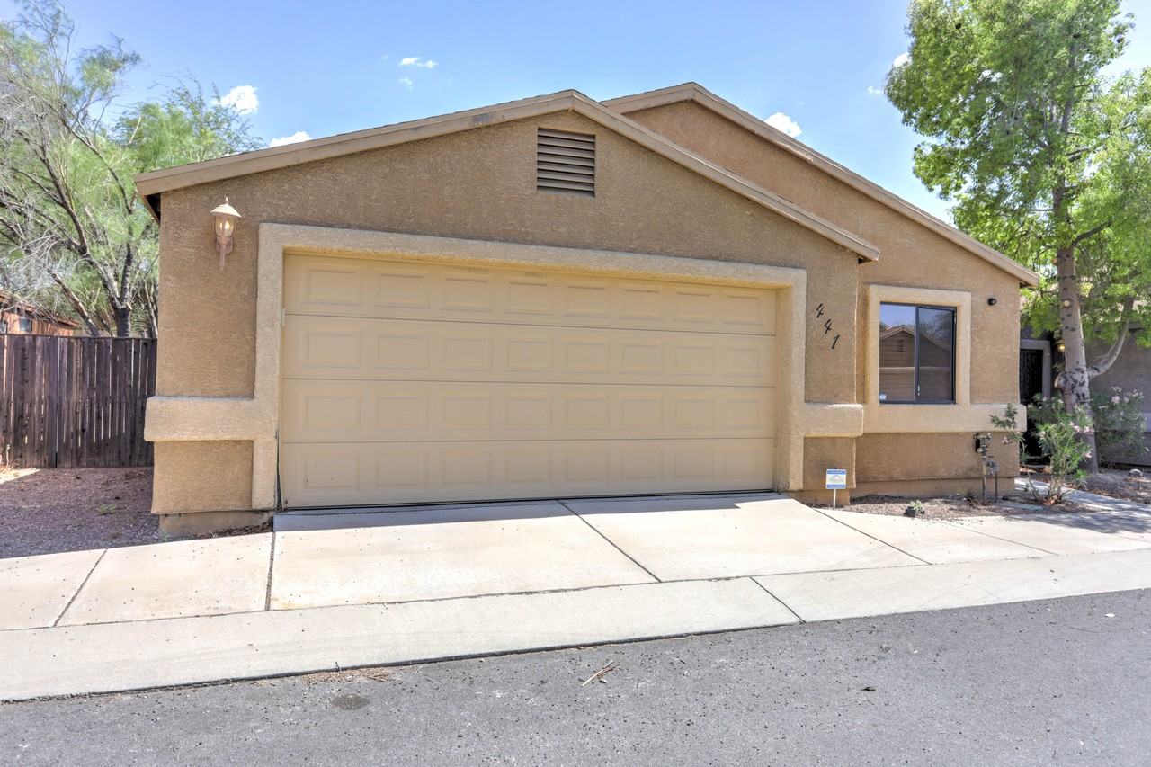 441 E Geronimo Bluff Loop - Photo 2 of 21