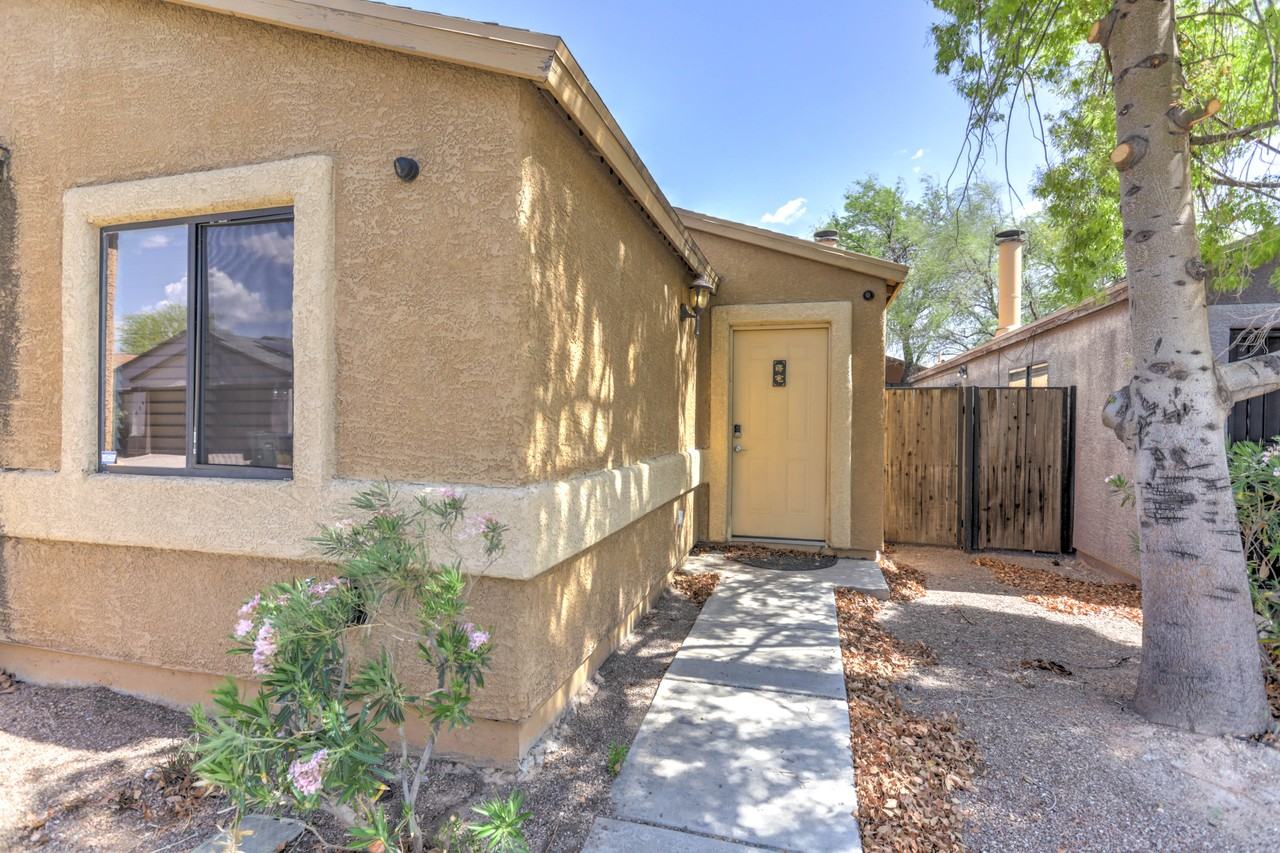 441 E Geronimo Bluff Loop - Photo 3 of 21