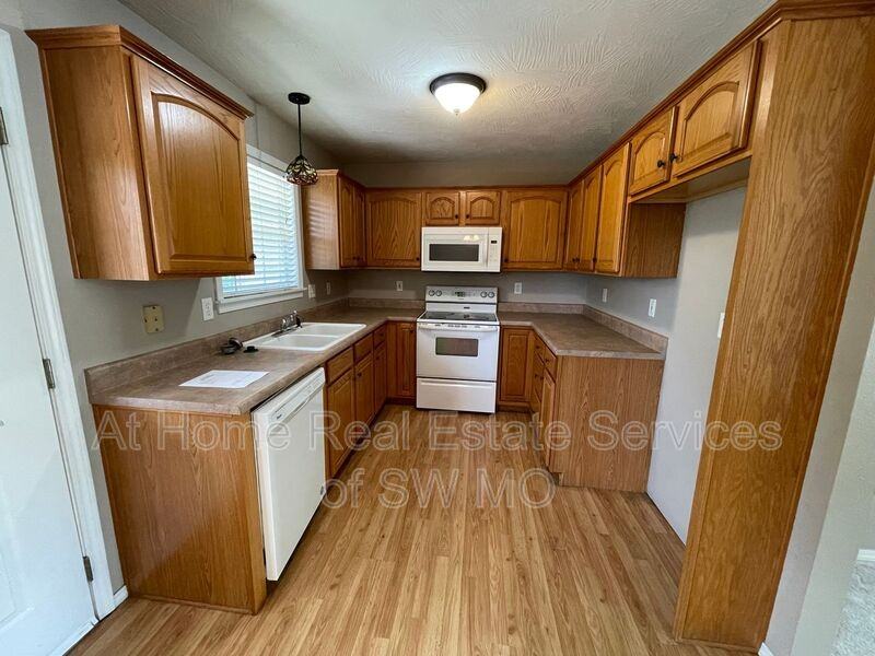 207 N Carlisle Dr - Photo 4 of 14
