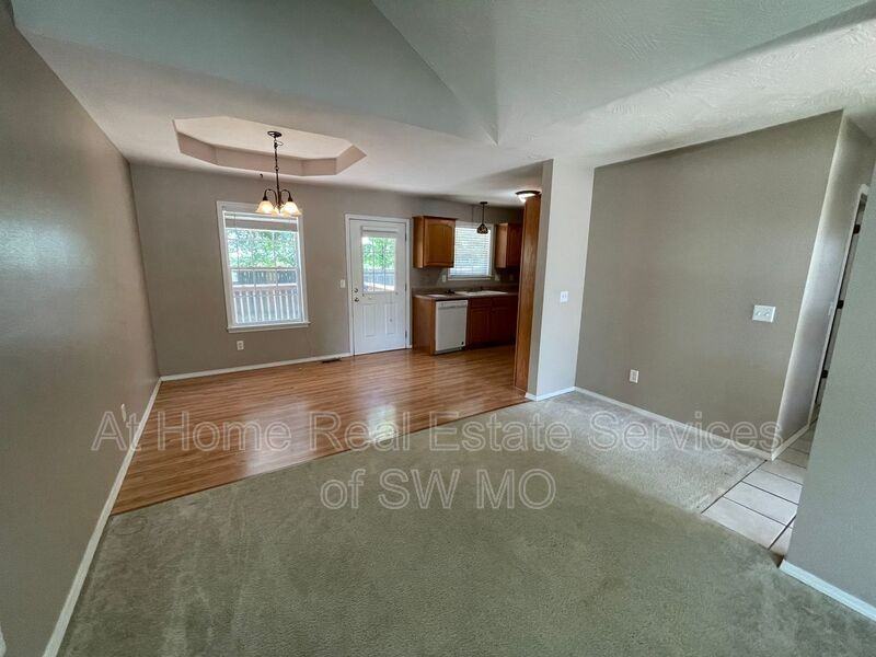 207 N Carlisle Dr - Photo 7 of 14