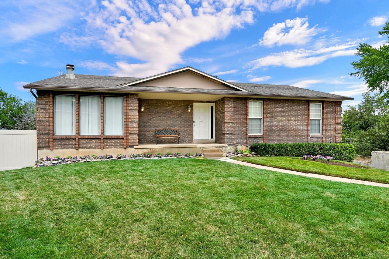 3062 Se - Photo 2 of 50