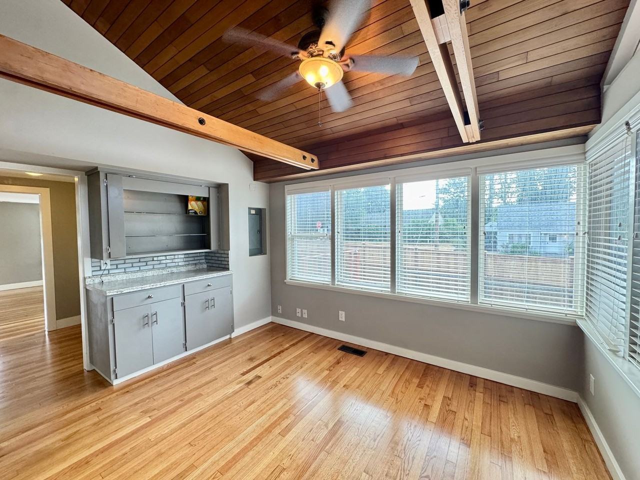 6908 S 115th St - Photo 6 of 22