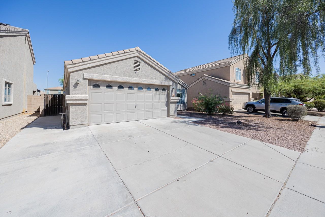 10960 W Taft St - Photo 3 of 28