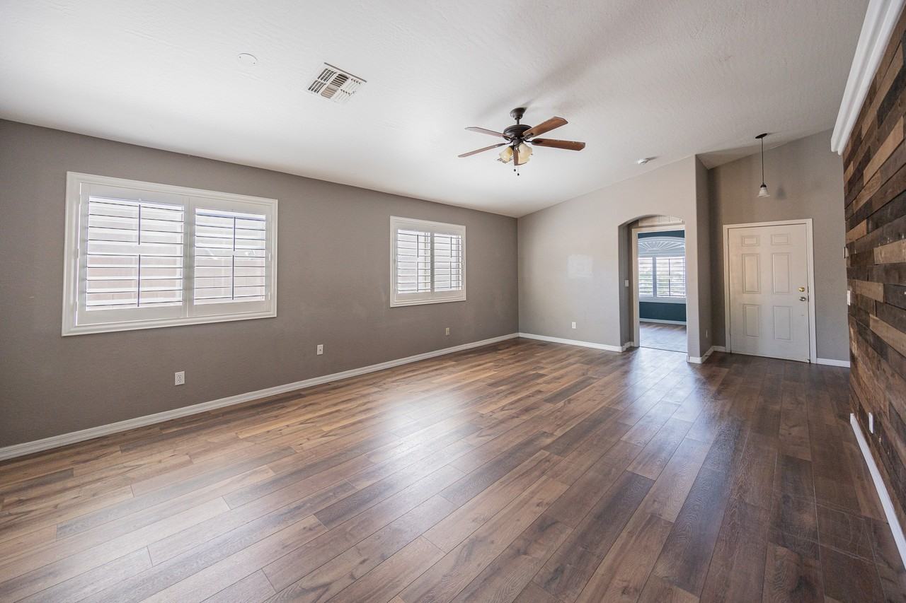 10960 W Taft St - Photo 6 of 28