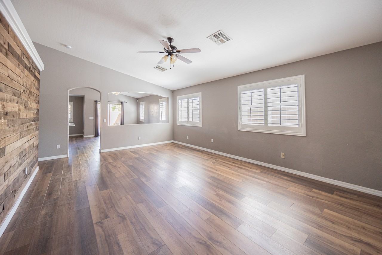10960 W Taft St - Photo 7 of 28
