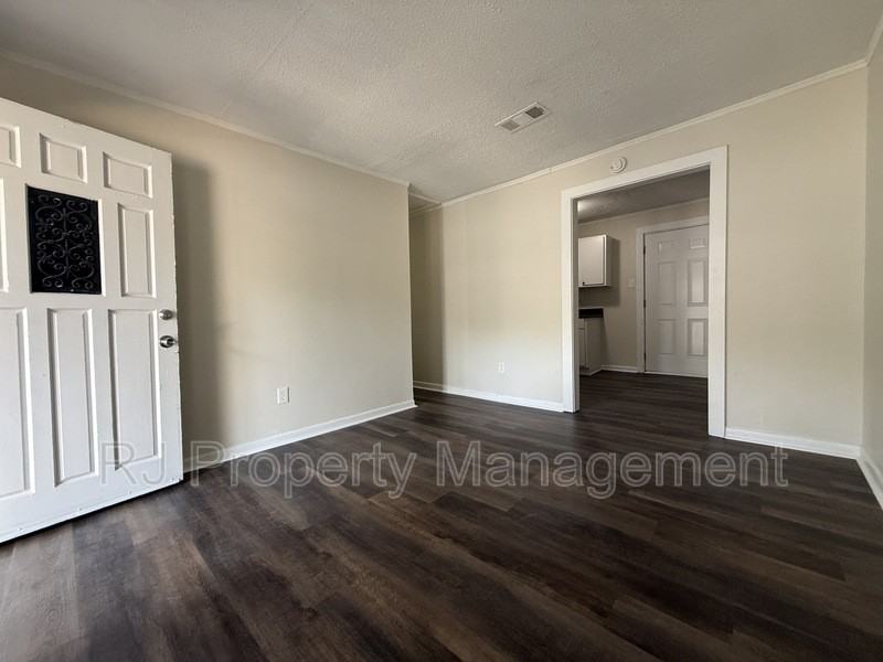 1242 Airways Blvd - Photo 3 of 9
