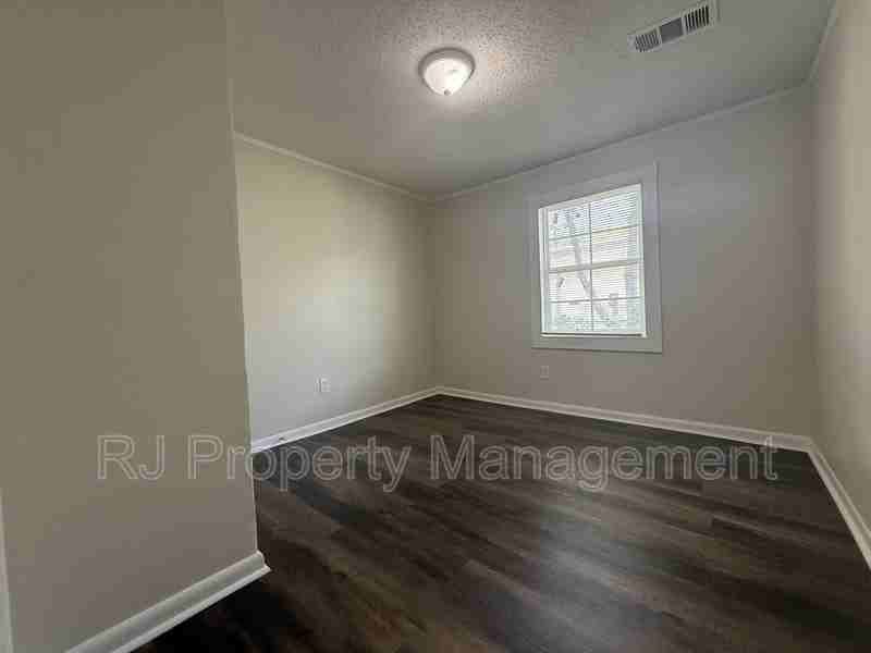 1242 Airways Blvd - Photo 6 of 9