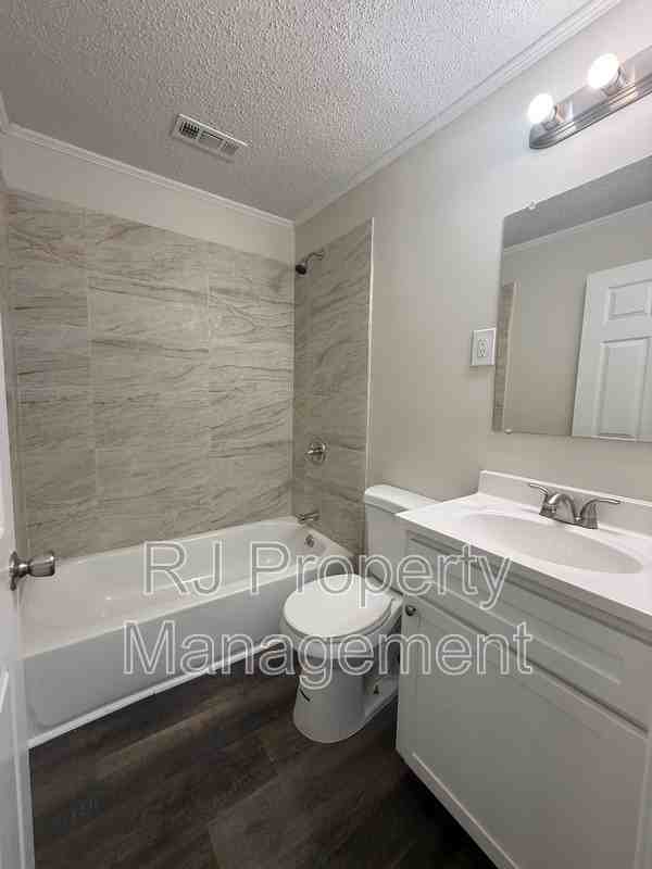 1242 Airways Blvd - Photo 7 of 9