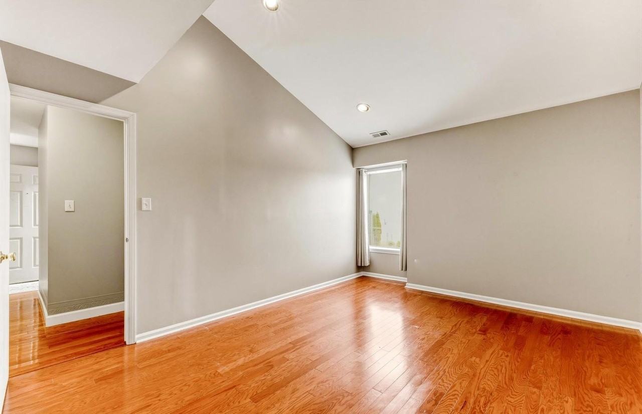 221 Loring Ct - Photo 2 of 20
