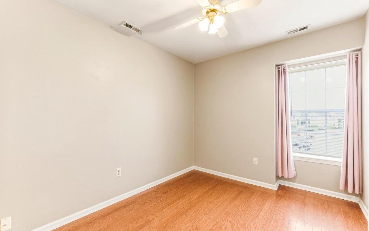 221 Loring Ct - Photo 5 of 20