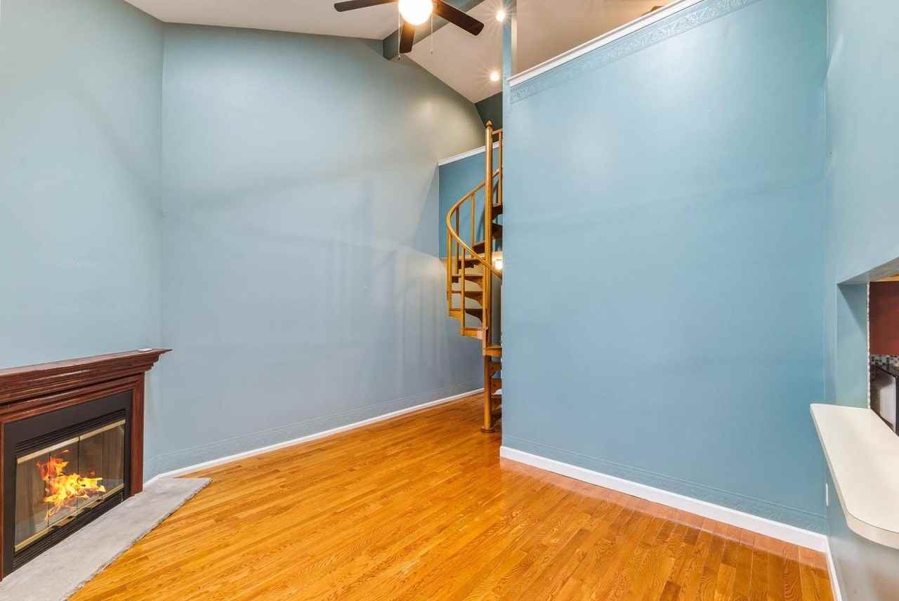 221 Loring Ct - Photo 6 of 20