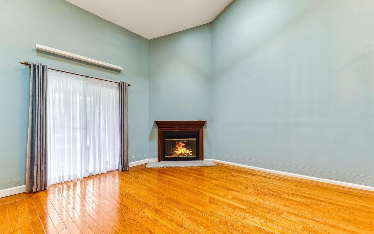 221 Loring Ct - Photo 7 of 20