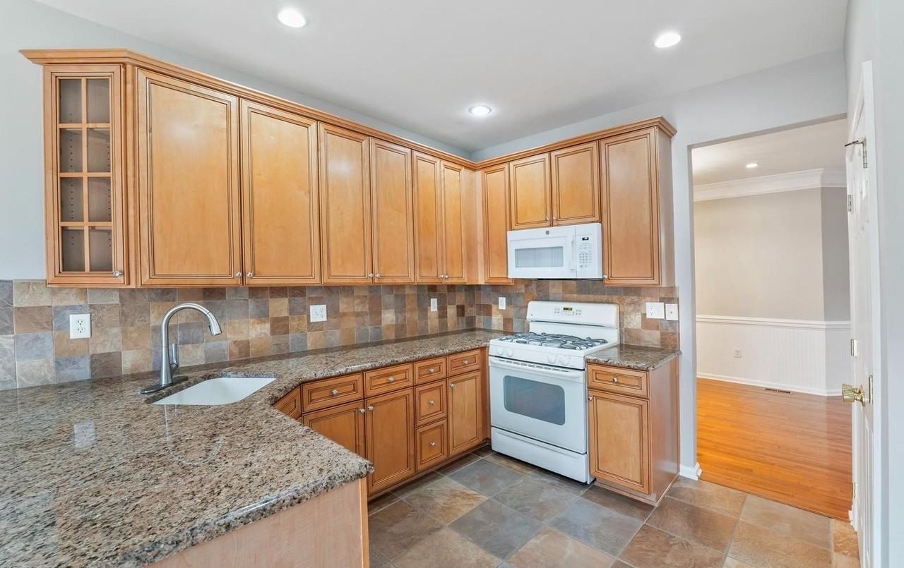 149 Westbrook Dr - Photo 2 of 23