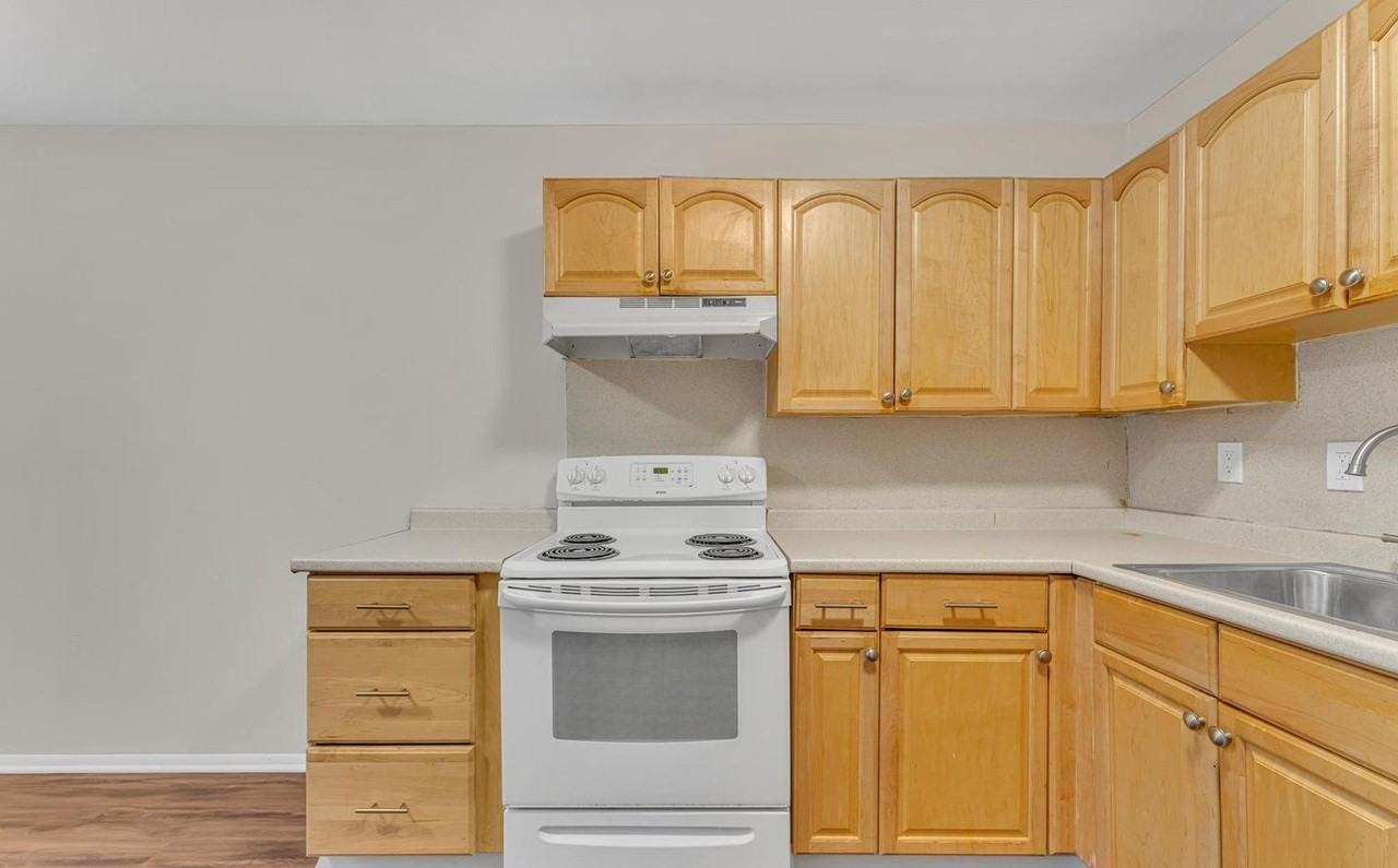 845 Henri Ct - Photo 6 of 23