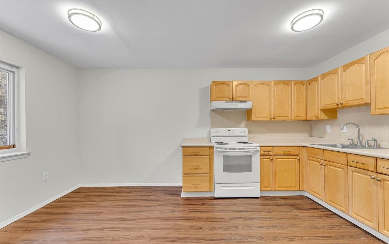 845 Henri Ct - Photo 7 of 23