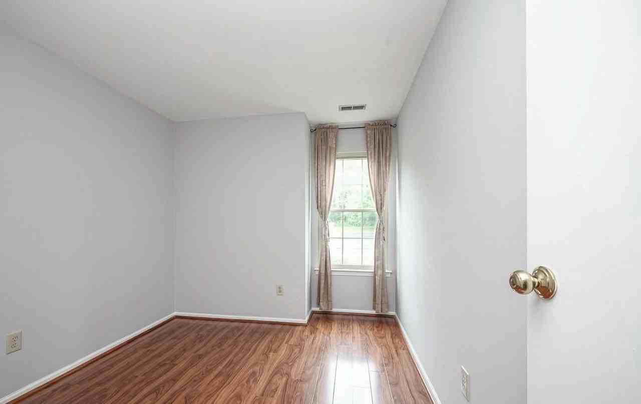 194 Tavistock - Photo 4 of 22