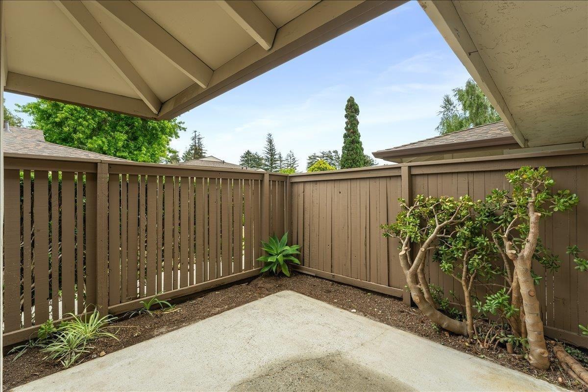 156 Castillion Ter - Photo 3 of 19